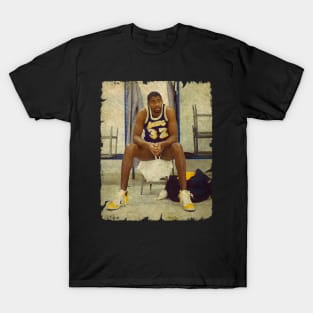 Magic Johnson in Locker Room Lakers T-Shirt